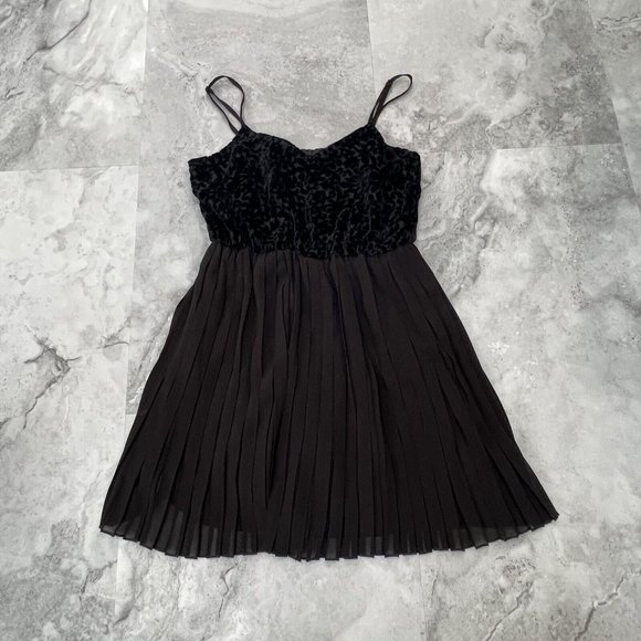 NWT En Creme Black Pleated Velour Chiffon Dress Size Small S - Picture 1 of 6